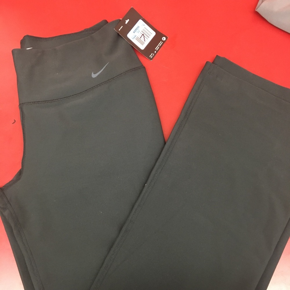 NWT Nike Mid-rise Yoga Pants Size M